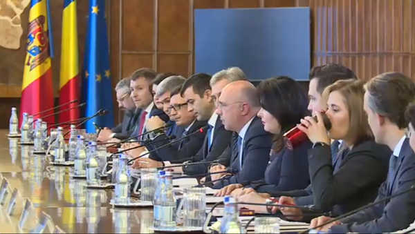 Un ministru din Guvernul Filip a mers la București cu cafeaua făcută la Chișinău - VIDEO Un ministru din Guvernul Filip a mers la București cu cafeaua făcută la Chișinău - VIDEO - Sputnik Moldova