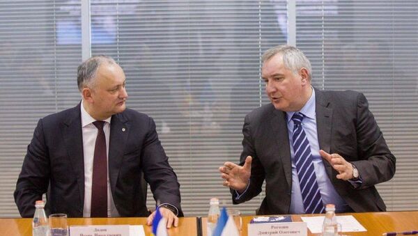 Dmitry Rogozin și Igor Dodon în vizită la compania rusă producătoare de sisteme spațiale - Sputnik Moldova-România