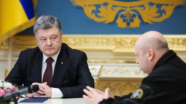 Президент Украины П. Порошенко провел совещание с Ю. Луценко и А. Турчиновым - Sputnik Moldova-România