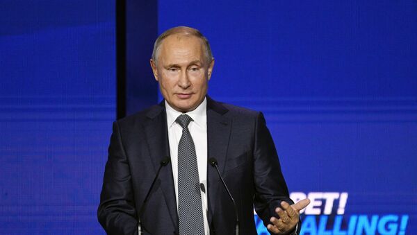 Президент РФ В. Путин посетил инвестиционный форум ВТБ Капитал Россия зовёт! - Sputnik Moldova-România