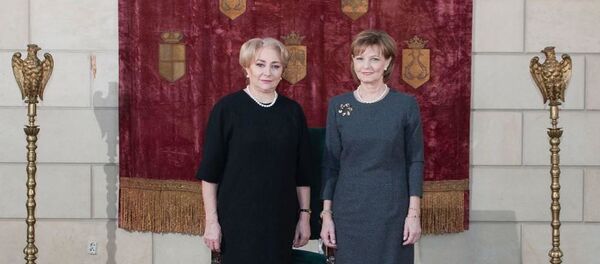 Viorica Dăncilă și custodele Coroanei, Majestatea Sa Margareta  - Sputnik Moldova-România
