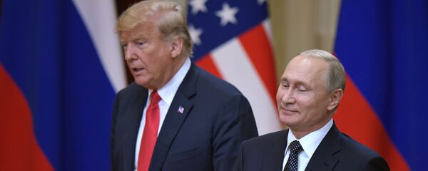 Президент РФ Владимир Путин и президент США Дональд Трамп на совместной пресс-конференции по итогам встречи в Хельсинки Президент РФ Владимир Путин и президент США Дональд Трамп на совместной пресс-конференции по итогам встречи в Хельсинки - Sputnik Молдова