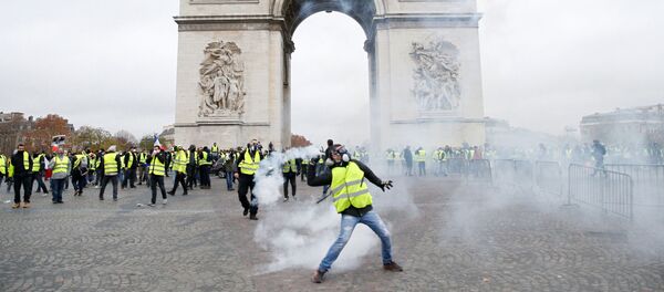 Протест желтых желетов в Париже - Sputnik Молдова
