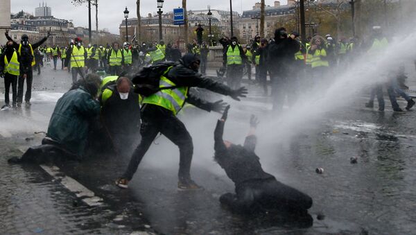 Протесты в Париже - Sputnik Moldova-România