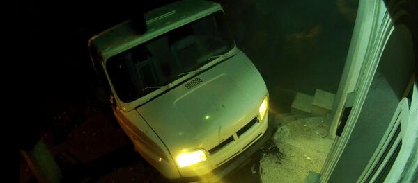 Ассенизаторская машина разгрузила содержимое бочки у офиса ЛДПМ - Sputnik Moldova