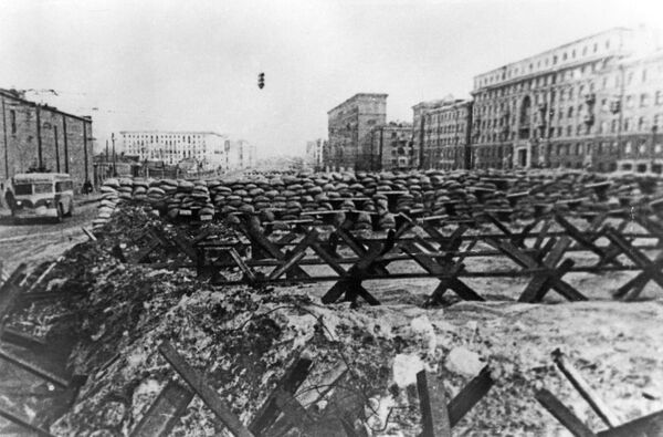 Zona de apărare a Moscovei. Baricade pe străzile din Moscova. Șoseaua Mozhayskoe. 3 noiembrie 1941 - Sputnik Moldova-România