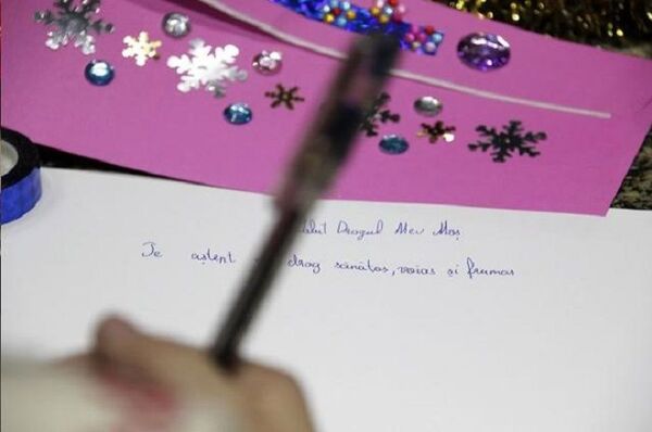 Праздник к нам приходит: Мош Крэчун ждет писем от детей - Sputnik Молдова