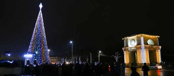 Зажжение огней на главной елке Молдовы - Sputnik Молдова