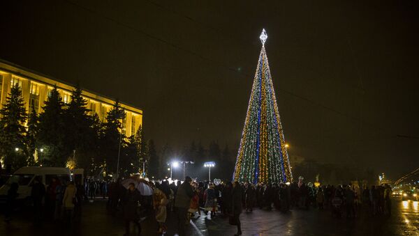 Церемония торжественного зажжения огней на главной новогодней елке страны - Sputnik Moldova