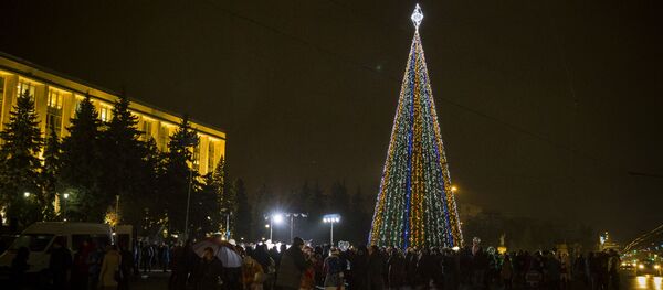 Церемония торжественного зажжения огней на главной новогодней елке страны - Sputnik Moldova