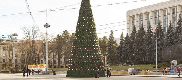 Ёлка на площади Кишинева - Sputnik Moldova