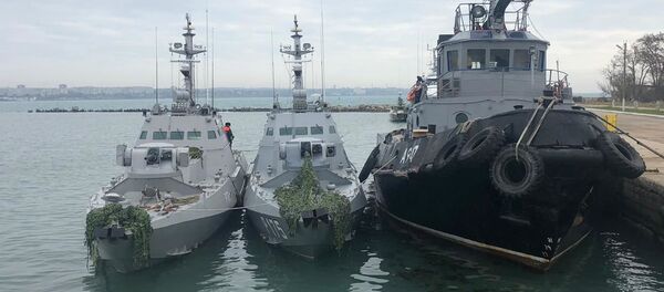 Задержанные украинские корабли доставлены в порт Керчи - Sputnik Молдова