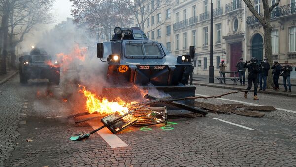 Протесты в Париже - Sputnik Moldova-România