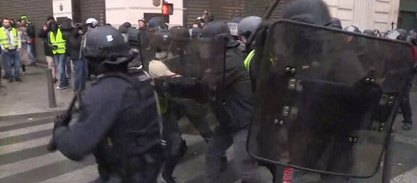 Новая волна беспорядков в Париже - Sputnik Молдова