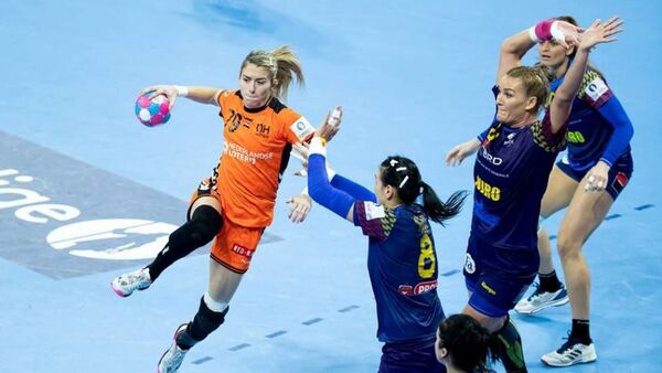 Handbal feminin, Campionatul European. Echipele României şi Olandei - Sputnik Moldova-România