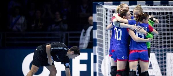 Campionatul European la Handbal Feminin: Meciul dintre Rusia şi Serbia - Sputnik Moldova-România