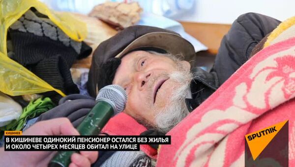 Троллейбусная остановка стала домом для 78-летнего кишиневца - Sputnik Молдова