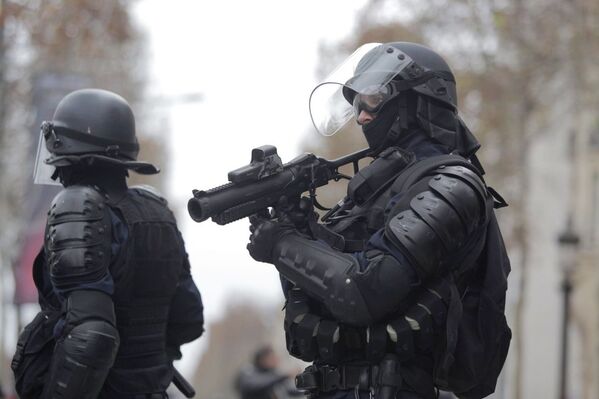 Acțiuni de protest a Vestelor Galbene la Paris. Intervenția forțelor de ordine - Sputnik Moldova-România