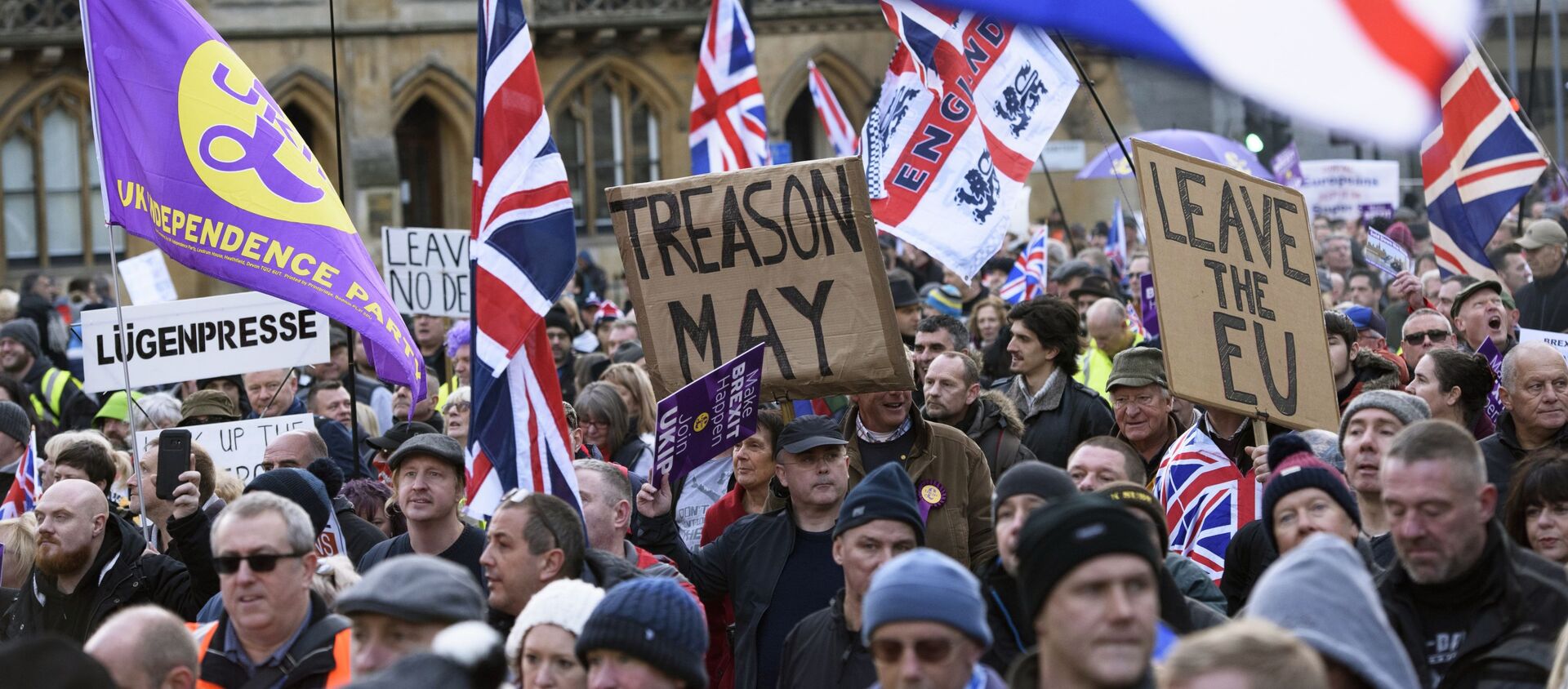 Участники акции в поддержку Brexit в Лондоне Участники акции в поддержку Brexit в Лондоне - Sputnik Молдова, 1920, 22.01.2019