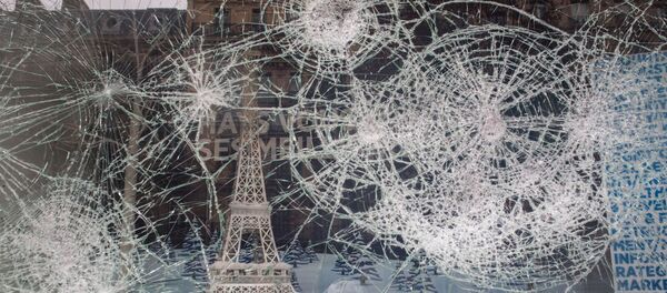 Vitrină vandalizată, Paris - Sputnik Moldova-România