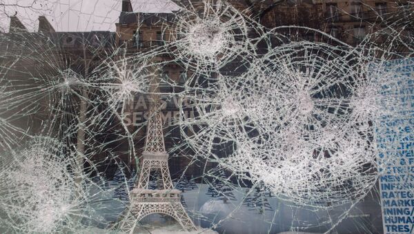 Vitrină vandalizată, Paris - Sputnik Moldova-România