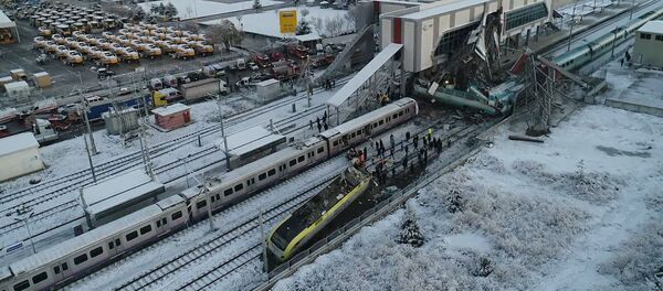 Появилась видеозапись с места крушения поезда в Анкаре - Sputnik Молдова