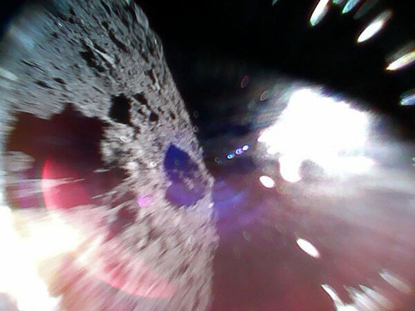 Астероид Рюгу, сфотографированный зондом Rover-1A - Sputnik Молдова