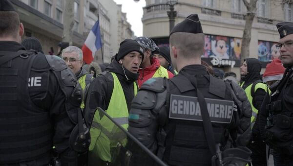Акция протеста автомобилистов жёлтые жилеты в Париже - Sputnik Moldova-România