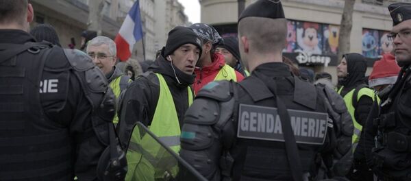 Акция протеста автомобилистов жёлтые жилеты в Париже Акция протеста автомобилистов жёлтые жилеты в Париже - Sputnik Moldova-România