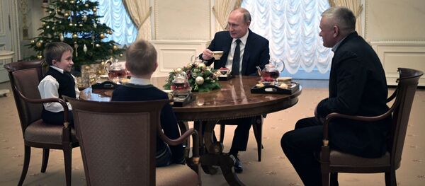 15 декабря 2018. Президент РФ Владимир Путин во время встречи с Артёмом Пальяновым. 15 декабря 2018. Президент РФ Владимир Путин во время встречи с Артёмом Пальяновым. - Sputnik Молдова