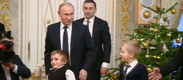 Путин исполнил мечту тяжелобольного мальчика. Путин исполнил мечту тяжелобольного мальчика. - Sputnik Молдова