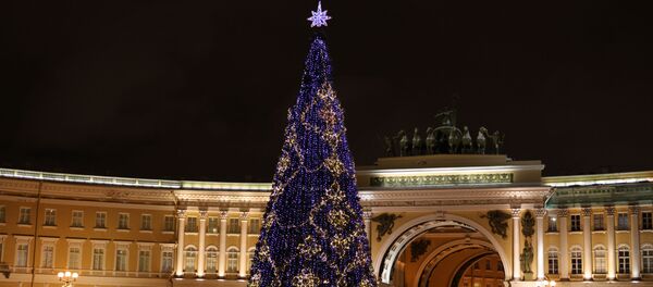 Новогодняя ель в Санкт-Петербурге - Sputnik Молдова