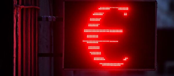 Знак евро на табло курса обмена валют - Sputnik Moldova