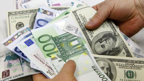 Денежные купюры: доллары США, евро, рубли - Sputnik Moldova