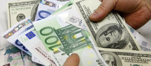 Денежные купюры: доллары США, евро, рубли - Sputnik Moldova