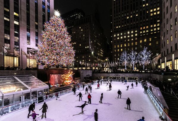 Рождественская ель в Рокфеллеровском центре в Нью-Йорке - Sputnik Moldova-România