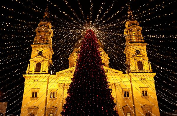 Рождественская ель в Будапеште - Sputnik Moldova-România
