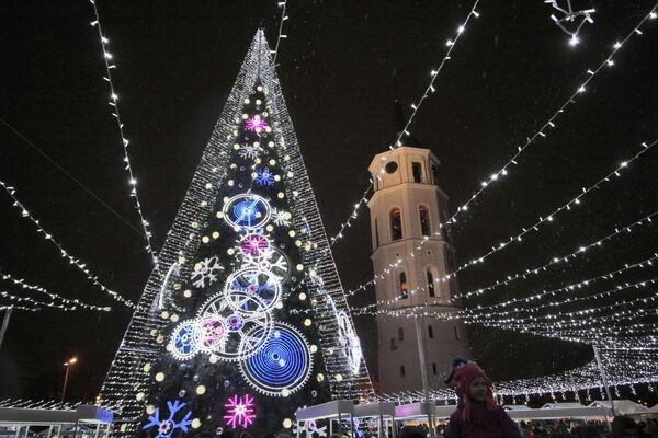 Рождественская ель в Вильнюсе  - Sputnik Moldova-România