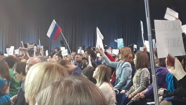 Флаг на пресс-конференции Путина - Sputnik Молдова