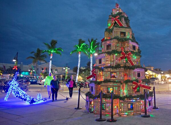 Pom de Crăciun realizat din capcane de homar, în Key West, Florida - Sputnik Moldova