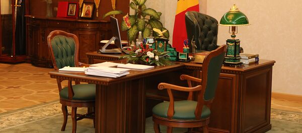 Президент Молдовы Игорь Додон провел экскурсию по недавно открытому после реставрации зданию администрации главы государства Президент Молдовы Игорь Додон провел экскурсию по недавно открытому после реставрации зданию администрации главы государства - Sputnik Moldova