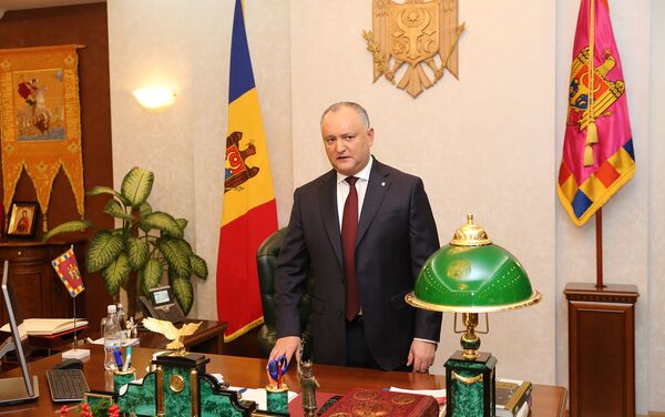 Президент Молдовы Игорь Додон провел экскурсию по недавно открытому после реставрации зданию администрации главы государства - Sputnik Молдова