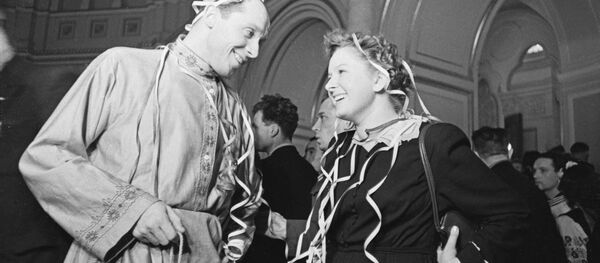 Новогодний бал для молодежи в Кремле. Москва, 1954 год. - Sputnik Молдова