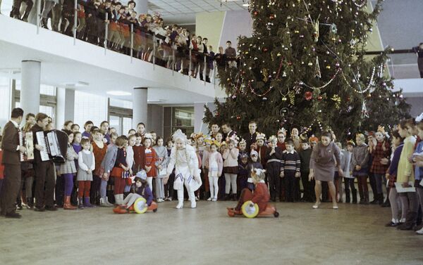 На празднике Новогодней елки. 1972 год - Sputnik Молдова