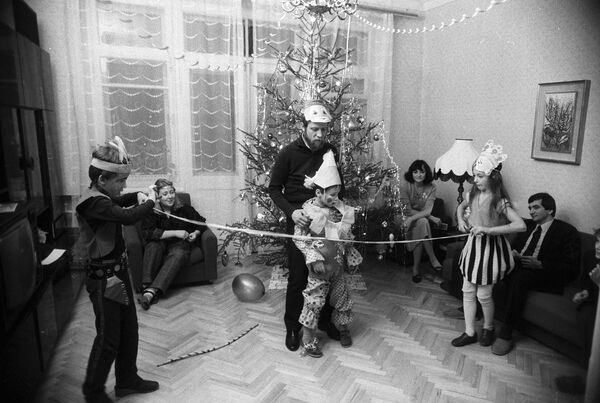 Întâmpinarea Anului Nou într-o familie din Moscova. Anul 1987 - Sputnik Moldova