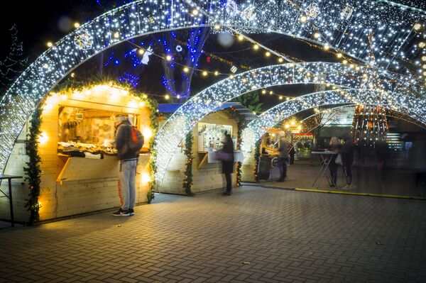 Концерты и другие развлечения: как в Кишиневе отметить Рождество и Новый год Концерты и другие развлечения: как в Кишиневе отметить Рождество и Новый год - Sputnik Молдова