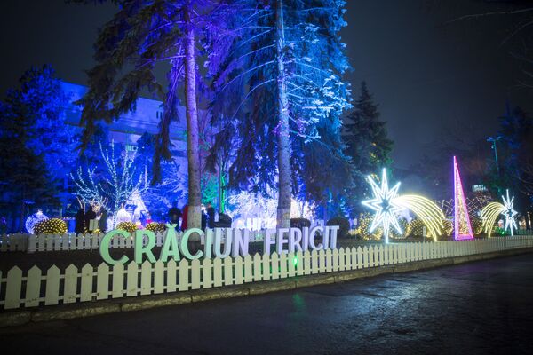 Всего, по данным организаторов, в период зимних праздников зарегистрировано свыше миллиона посещений Рождественского ярмарки - Sputnik Молдова