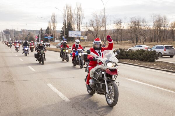 И снова Деды Морозы возвращаются в Кишинев. - Sputnik Молдова