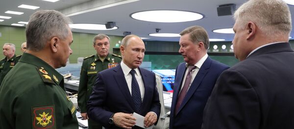Президент РФ В. Путин посетил Национальный центр управления обороной РФ - Sputnik Moldova-România