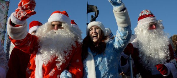 Парад Дедов Морозов во Владивостоке Парад Дедов Морозов во Владивостоке - Sputnik Молдова